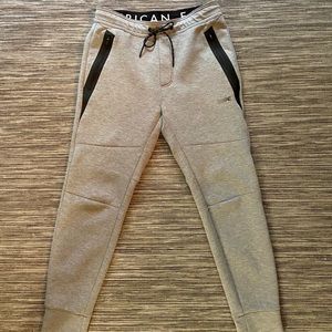 Men’s grey jogger sweatpant
